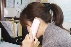 事務:大里 繭子