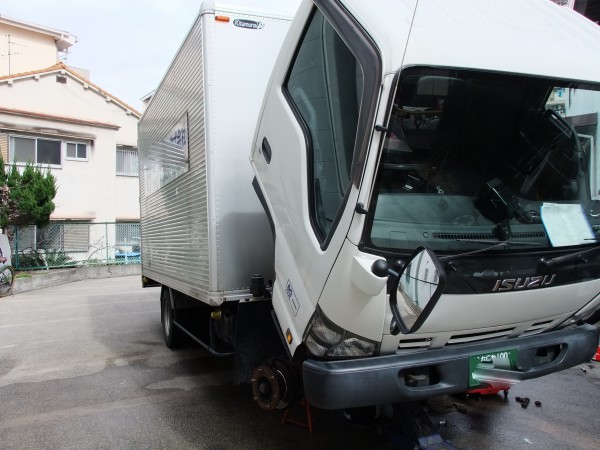 自動車車検整備 守口市 エルフの車検承りました。修理屋さんの車検工房